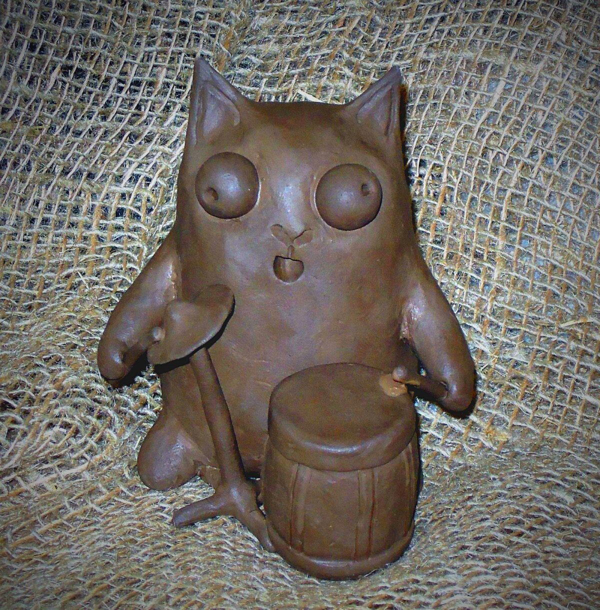 Стендап кот из глины.
