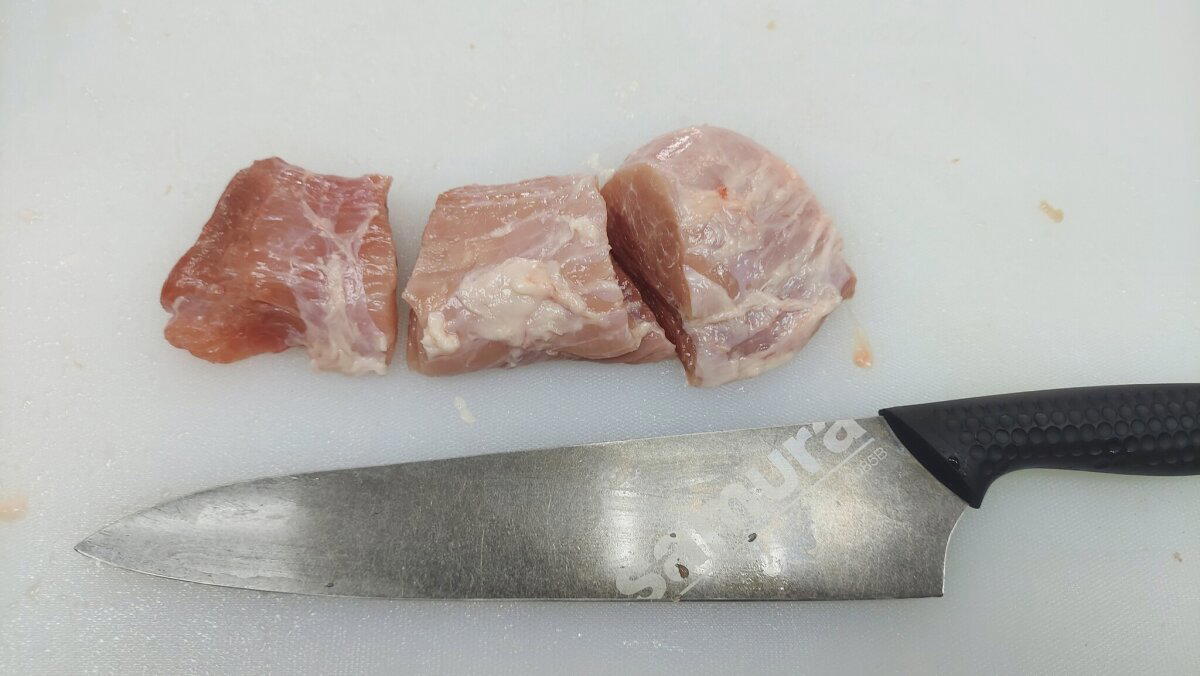 Каждый кусочек должен весить по 50-100 грамм.