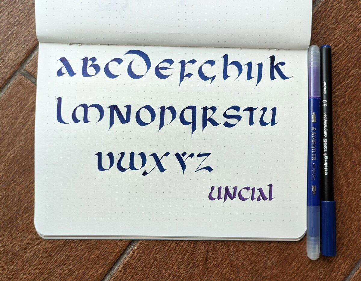 Унциал от Solis Scriptorivm