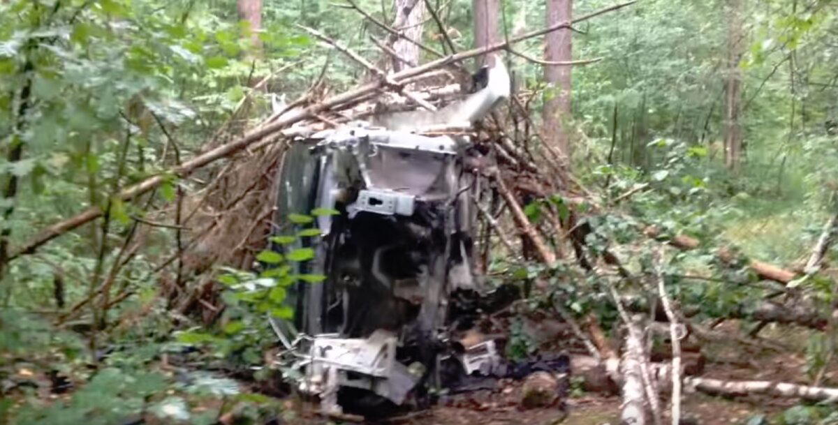 Нашел в лесу угнанную Toyota RAV4. Вызвал полицию. Вернули хозяйке. (Видео почти 1млн просмотров)