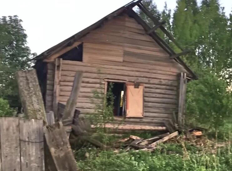 Переночевал в заброшенном доме в пустой деревне - жутковатые ощущения.