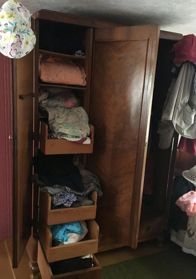 Мебель из заброшенных домов, которую я забрал на дачу. Фотоотчет. Жалко ее стало.