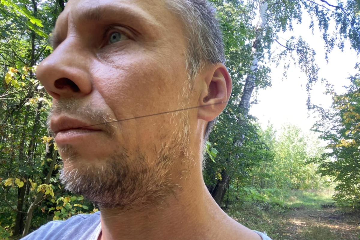Наткнулся в лесу на ловушки из тонкой проволоки, которые кто-то натянул посреди дороги, на уровне шеи. Вроде все снял