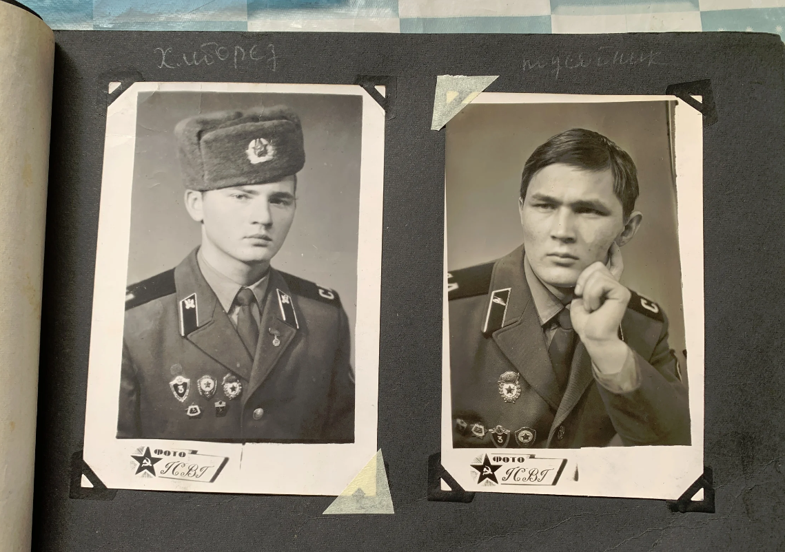 Нашел на чердаке старый дембельский альбом советского солдата, который служил в ГСВГ