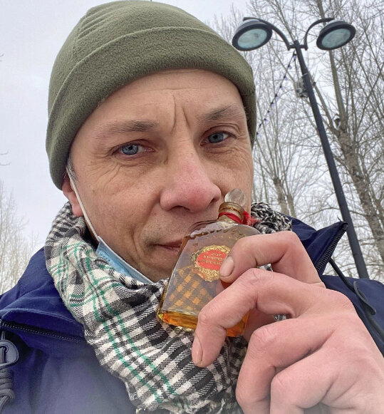 Открыл для себя простой способ окунуться в детские воспоминания - просто понюхал старые духи