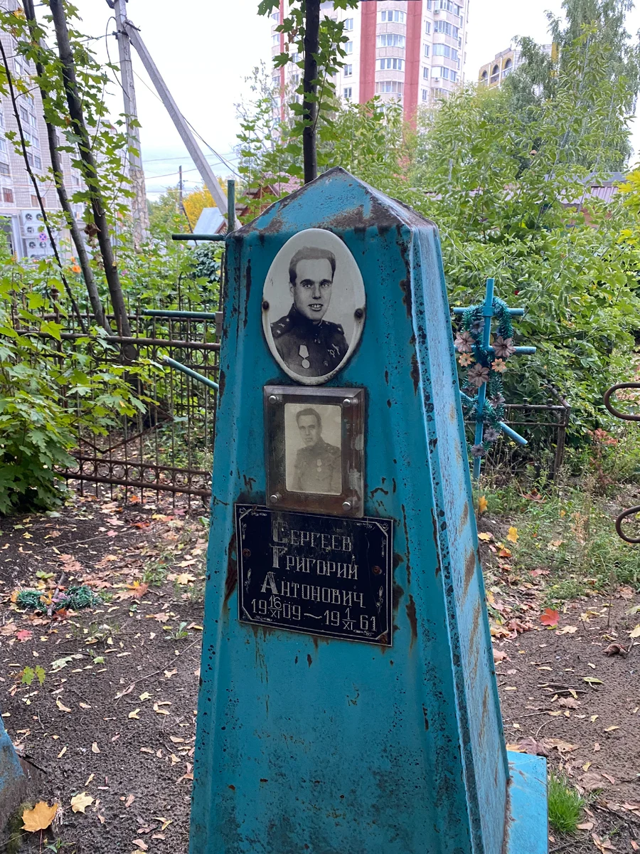 Заброшенное городское кладбище: герои и обычные люди