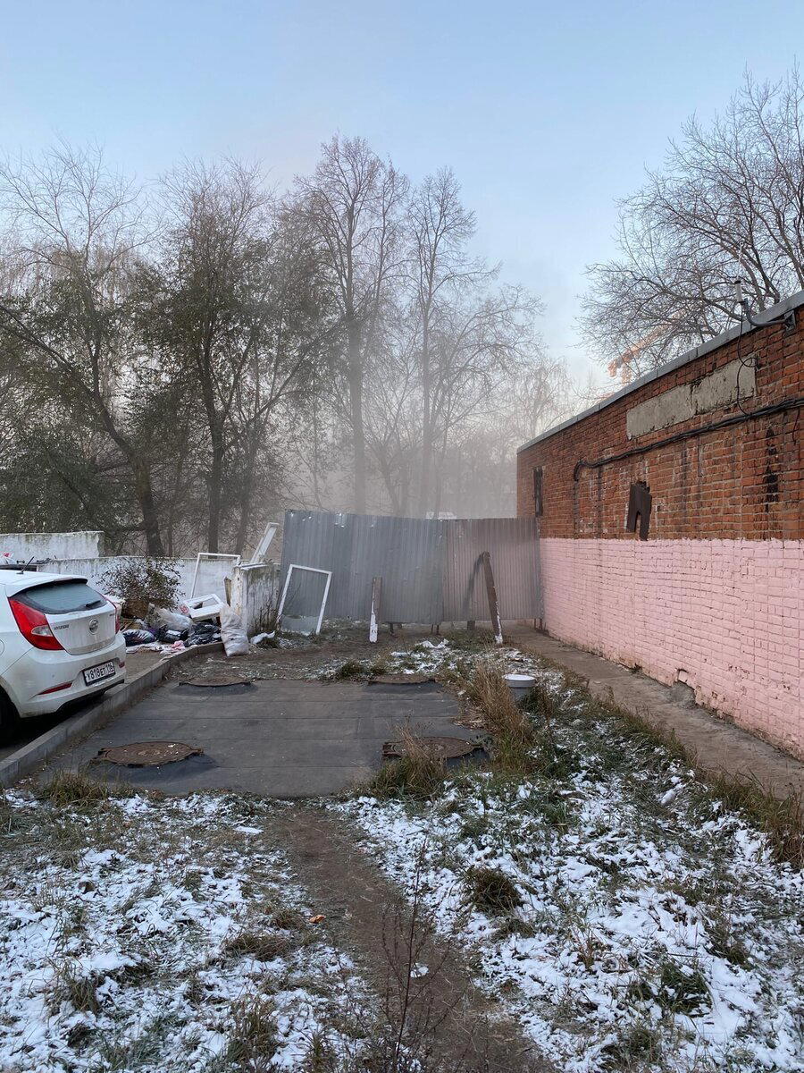 Нашел на помойке фотоальбом с добрыми, советскими фотографиями: девушки, советские солдаты, быт в СССР