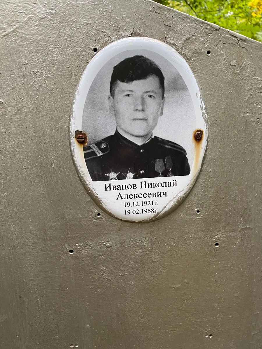 Заброшенное городское кладбище: герои и обычные люди