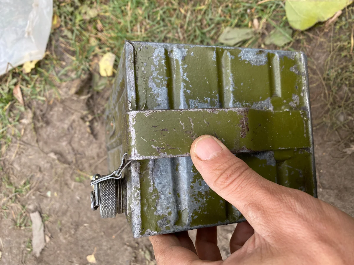 Нашёл в заброшенном доме старинные, серебряные часы, со странной двойной пробой