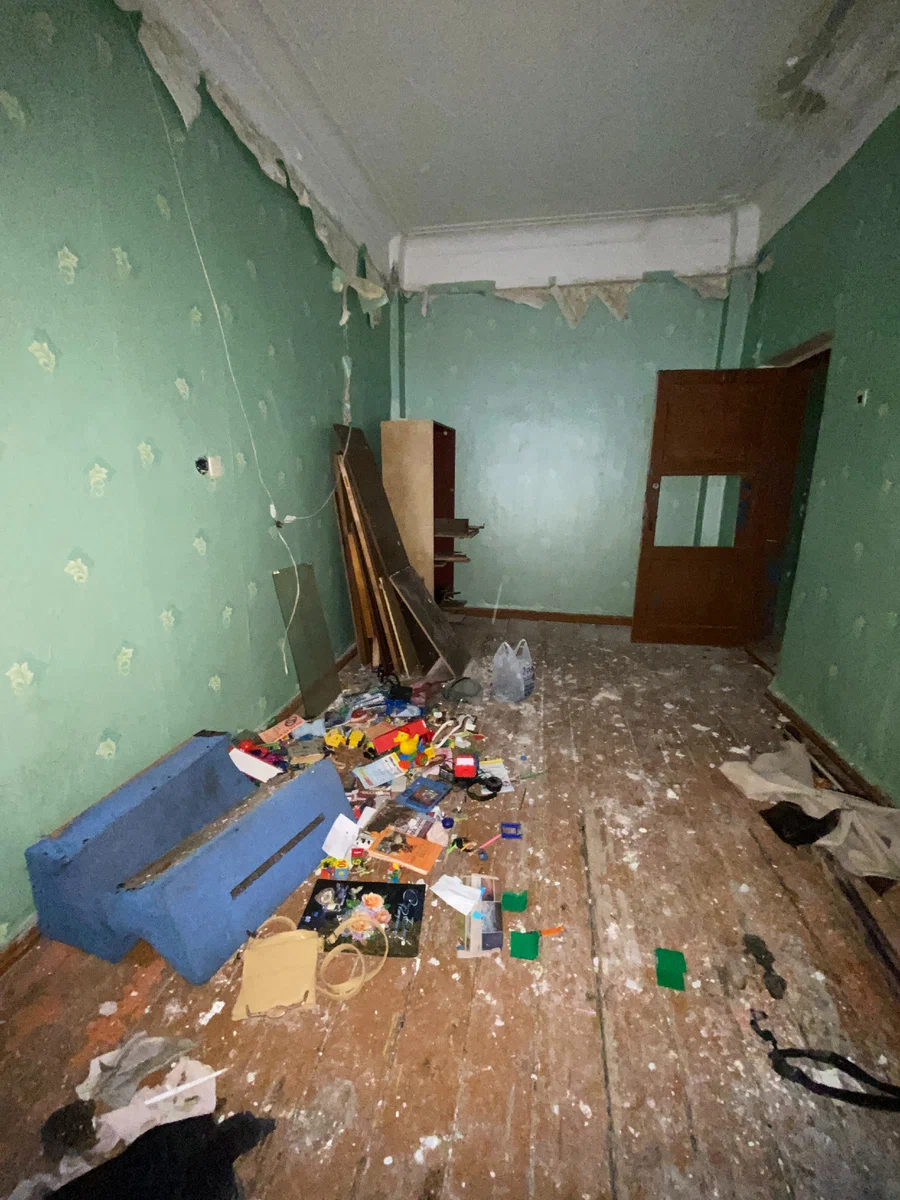 Типичная городская заброшка или что оставляют люди в своих старых квартирах