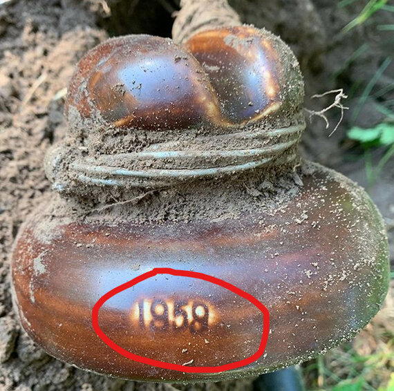 Нашел изолятор с клеймом «1858». Не стал обманывать покупателя, но он все равно заплатил за него хорошие деньги