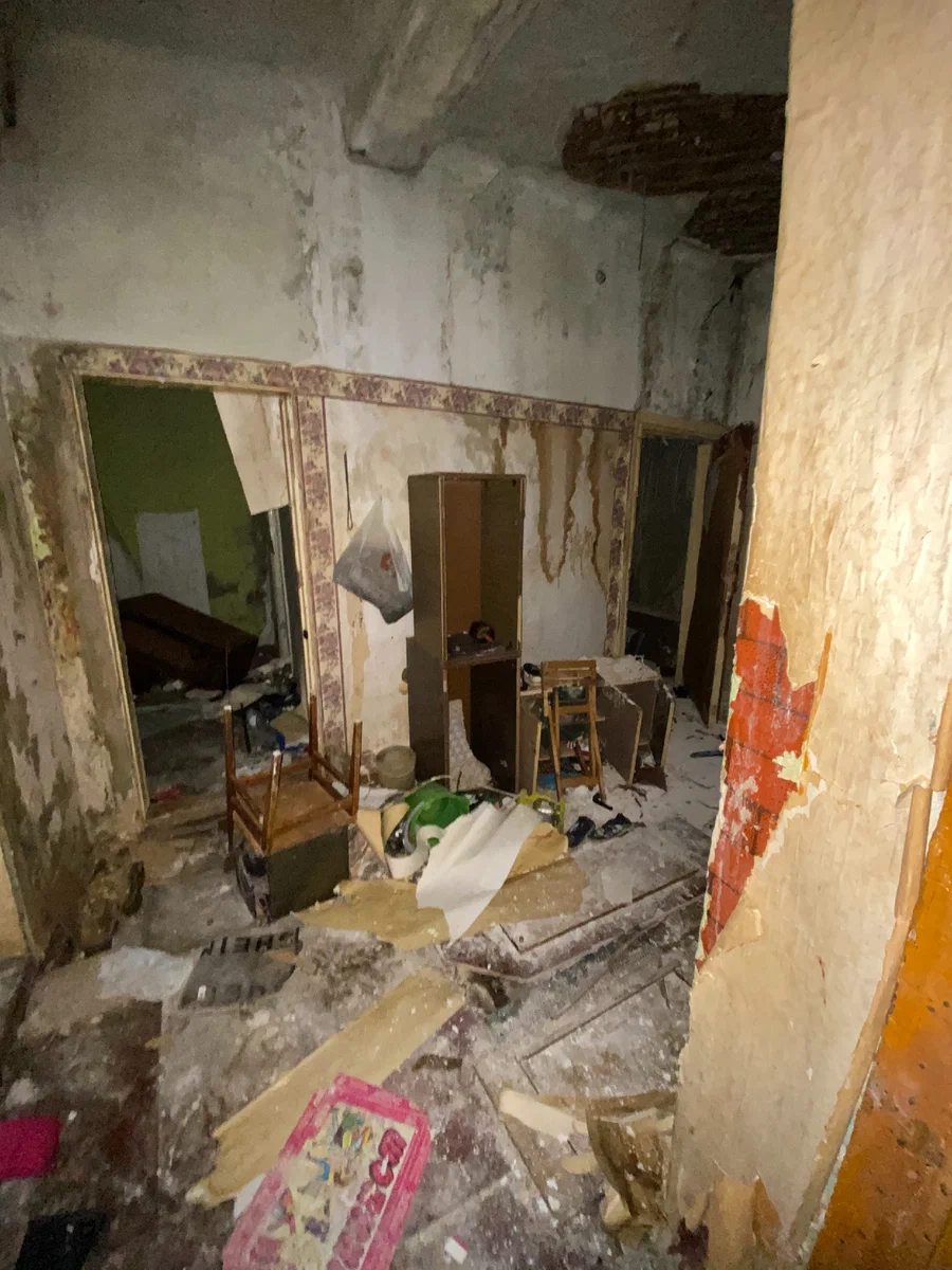Типичная городская заброшка или что оставляют люди в своих старых квартирах