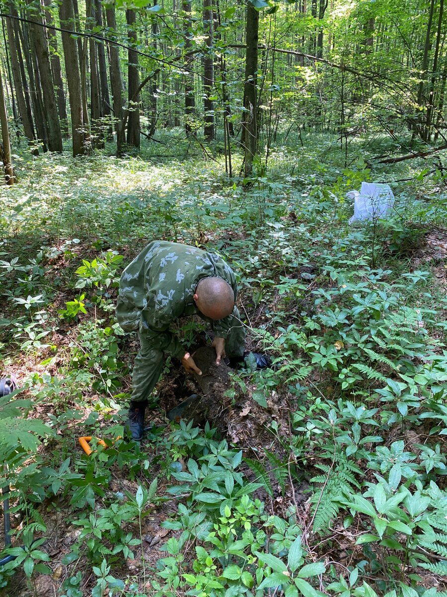 Показываю находки из заброшенного, лесного лагеря пленных немцев и полицаев. Часть 2