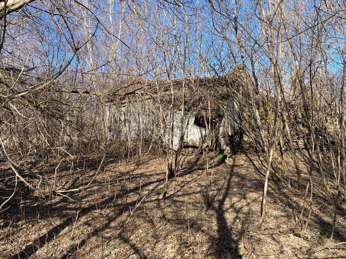 Побывал в заброшке, у которой есть хозяин. Ничего не взял из старых вещей и мебели, хоть руки и чесались