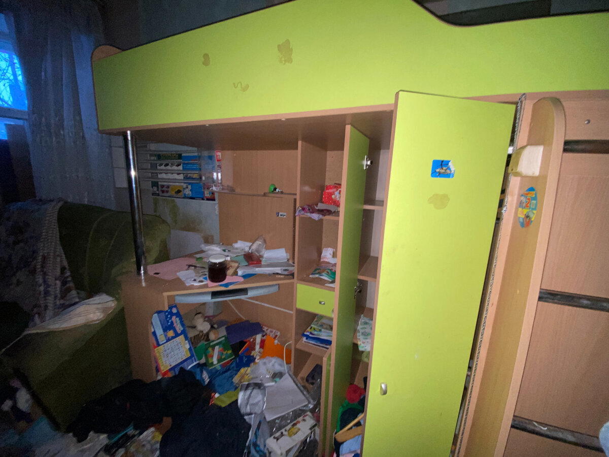 Зашел в городскую заброшку до того, как ее растащат бомжи