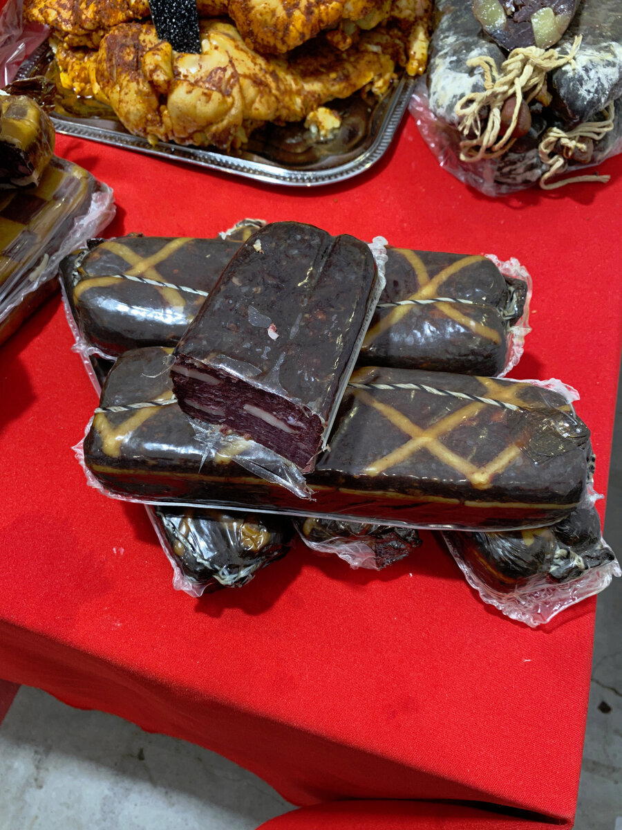 Попробовал мясные деликатесы на выставке
