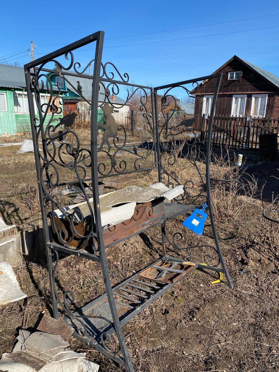 Дорогой, кованный мангал, который хотели сдать на металлолом