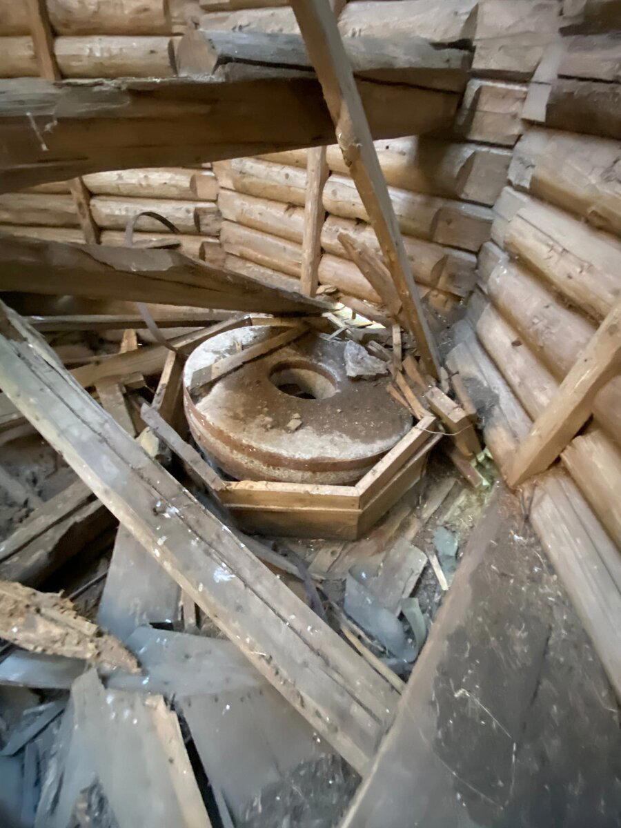Побывал на старой мельнице, которая теперь никому не нужна