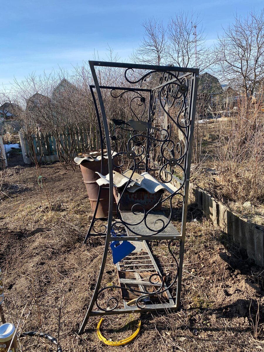 Дорогой, кованный мангал, который хотели сдать на металлолом