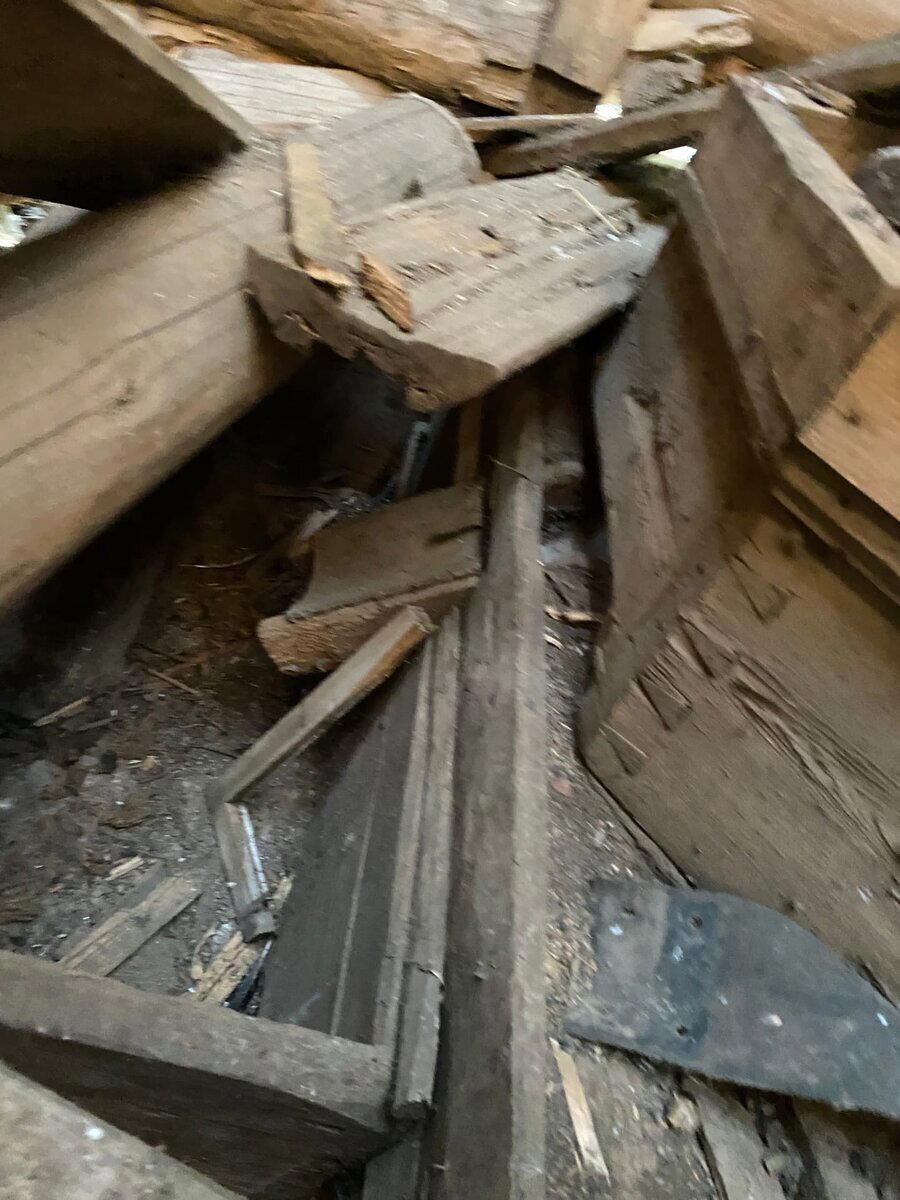 Побывал на старой мельнице, которая теперь никому не нужна