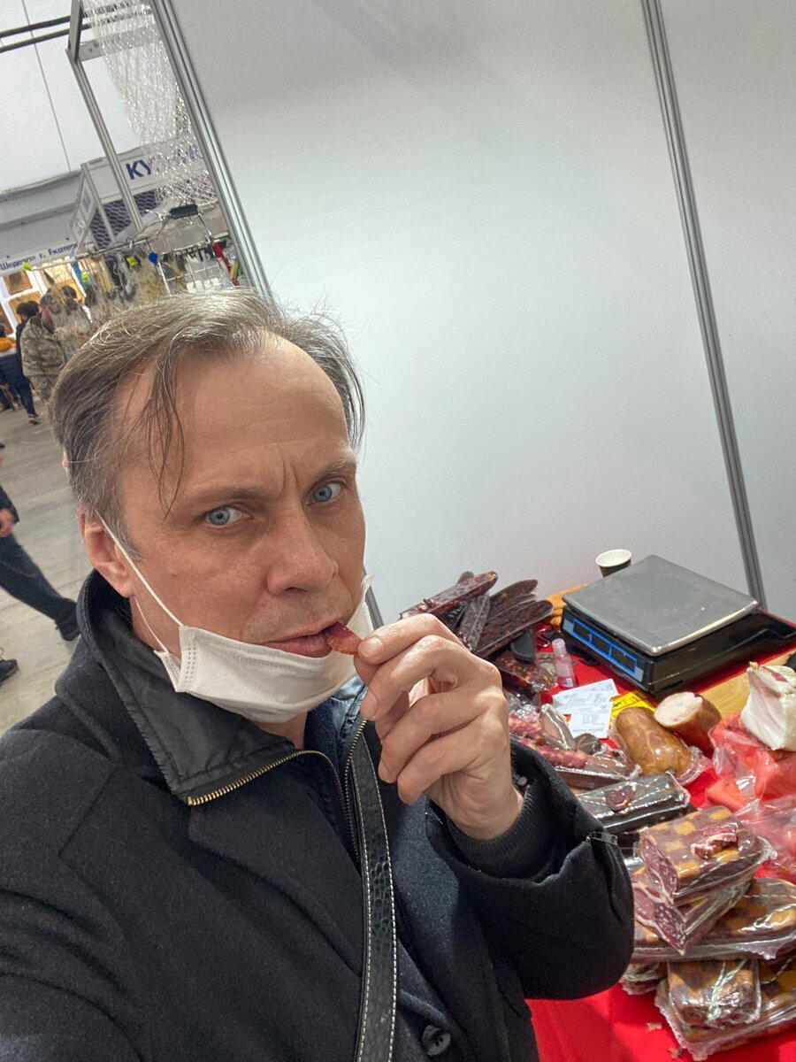 Попробовал мясные деликатесы на выставке