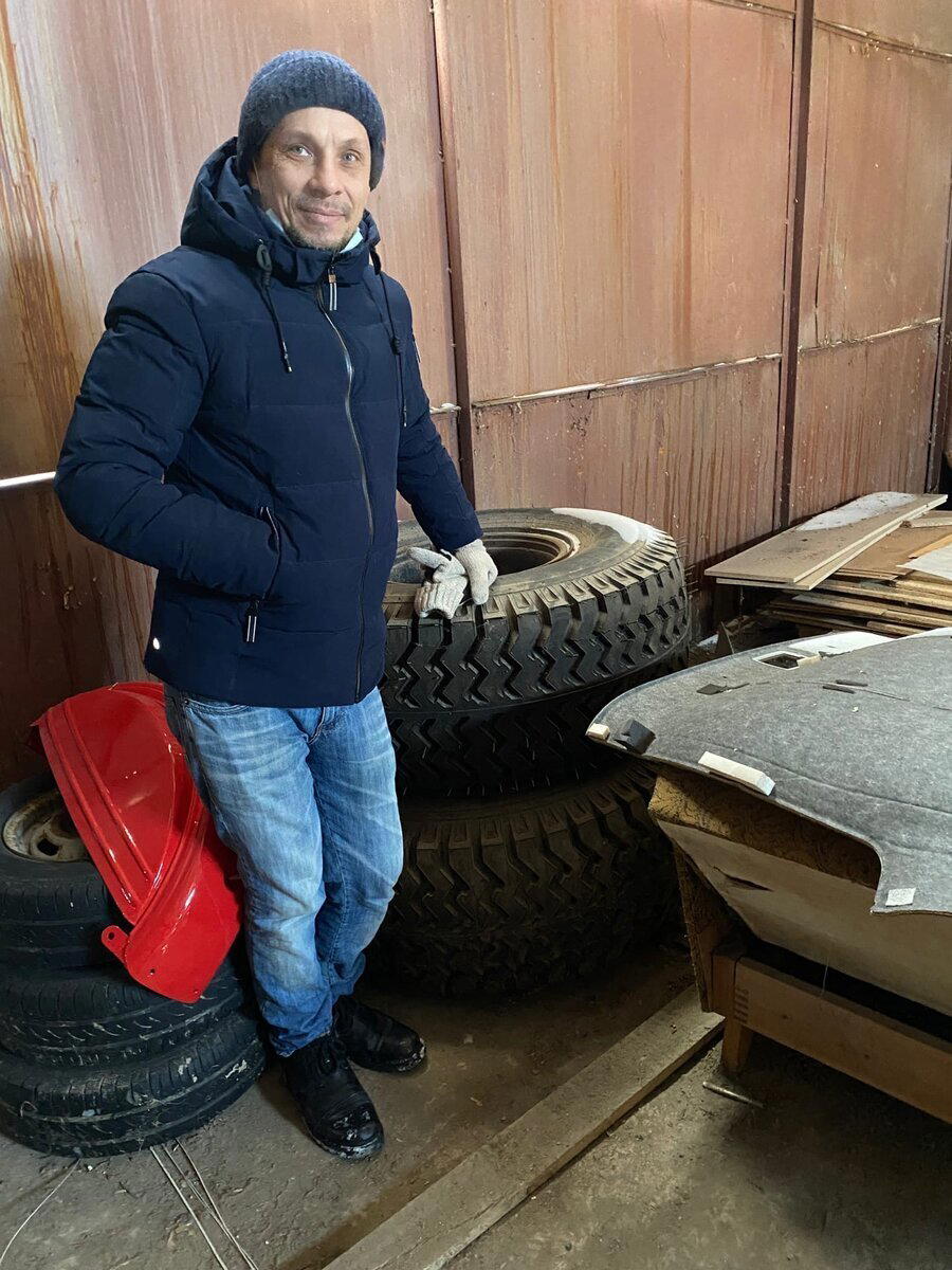 Товарищ купил бывшие склады ГО. Показываю, что ему там оставили бесплатно. Склад 1
