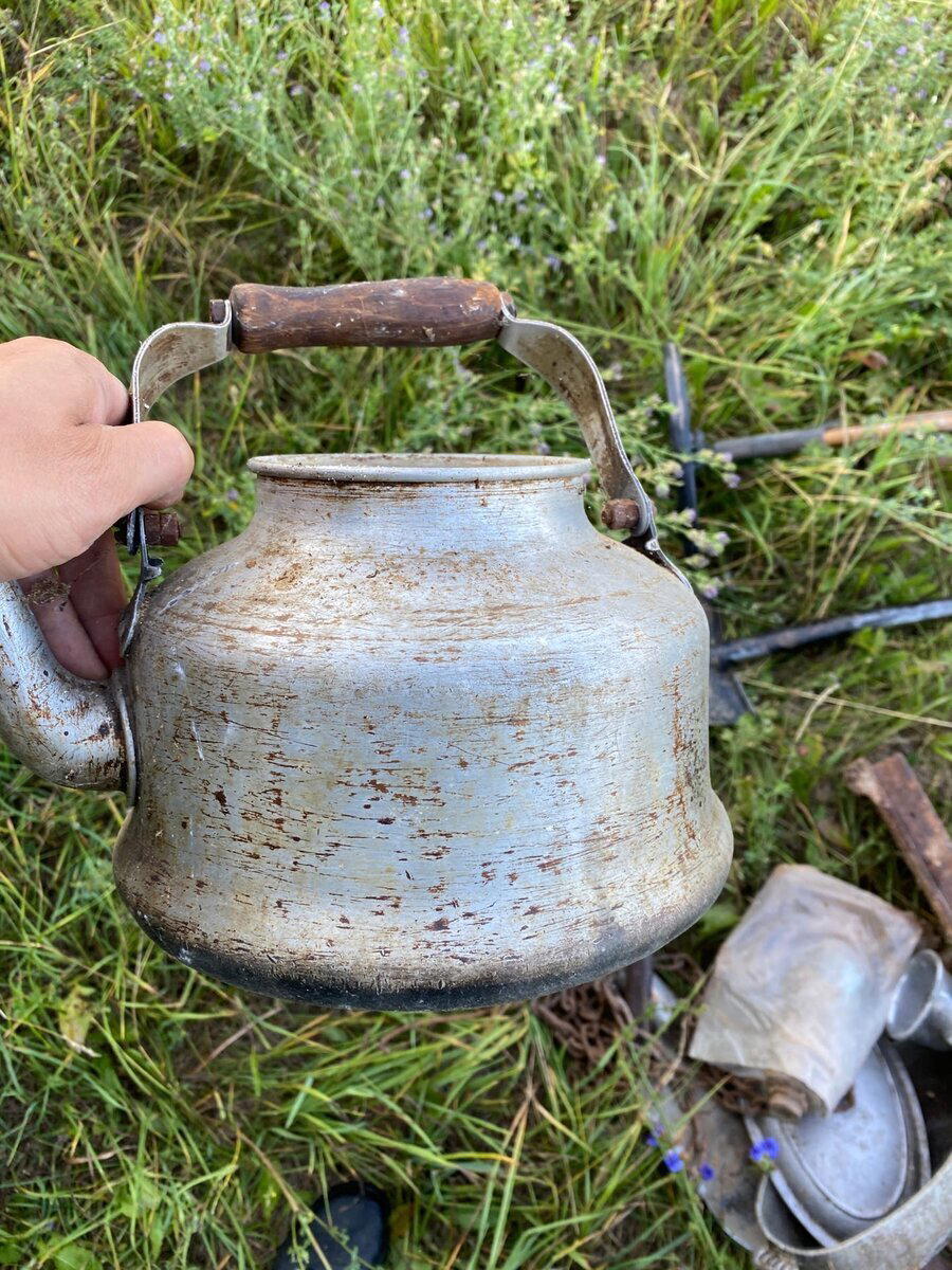 Бульдозером снесли деревенскую свалку. Показываю, что я там нашел