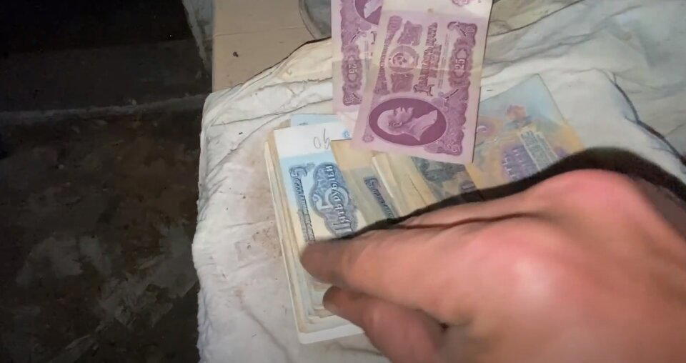 Нашел клад на чердаке заброшенного дома