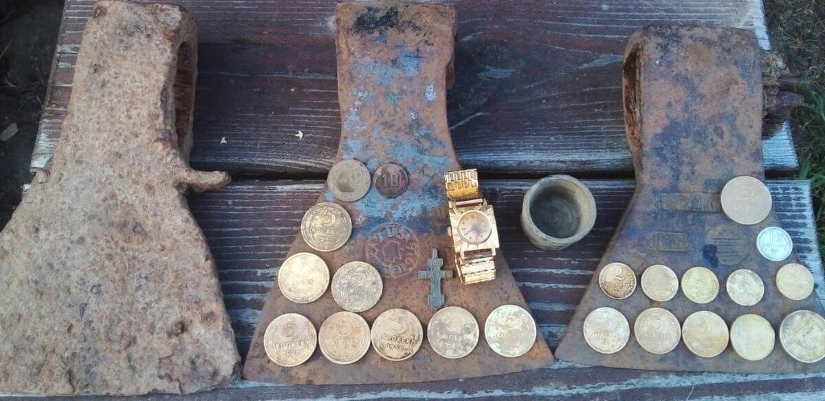 Бульдозером снесли деревенскую свалку. Показываю, что я там нашел