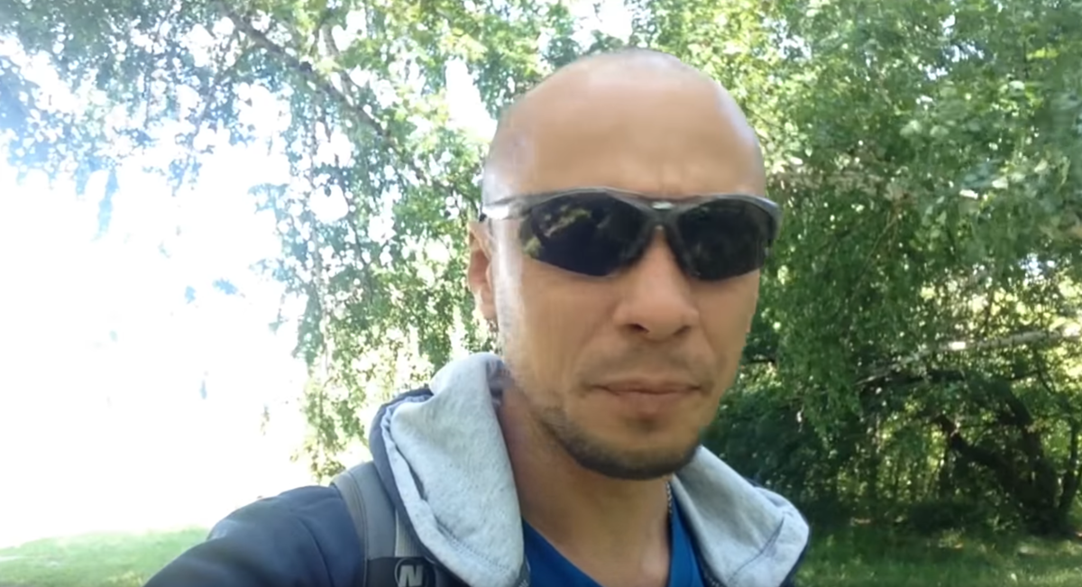 Нашел лагерь бомжей, оборудованный в лесу, которые промышляли сбором металла