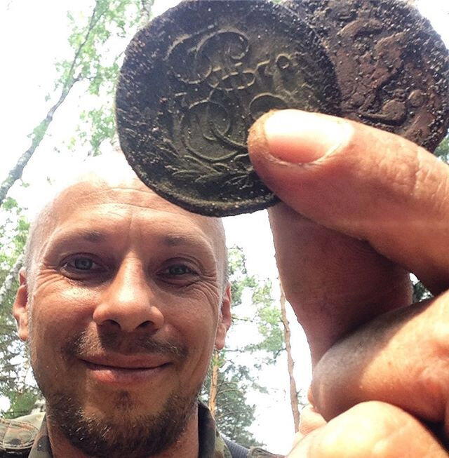 Старинные монеты из песчаного грунта