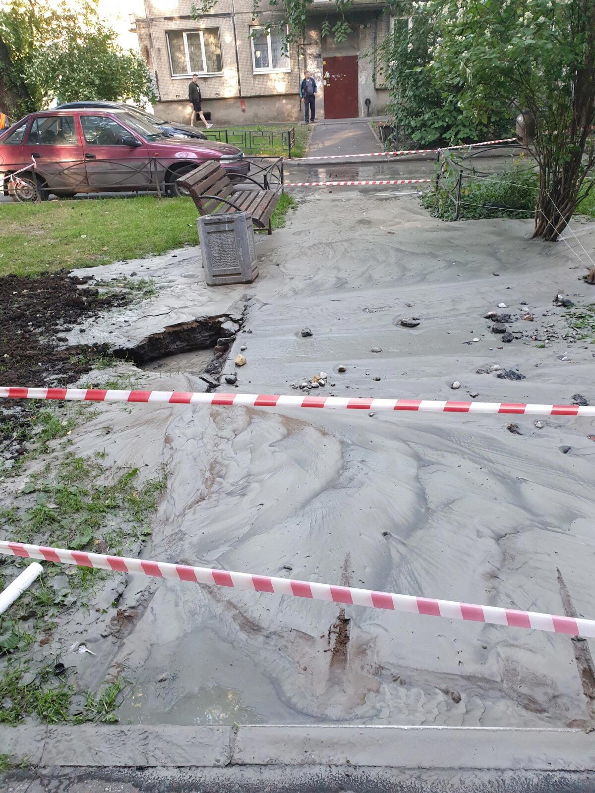 Прорыв трубы на Бестужевской