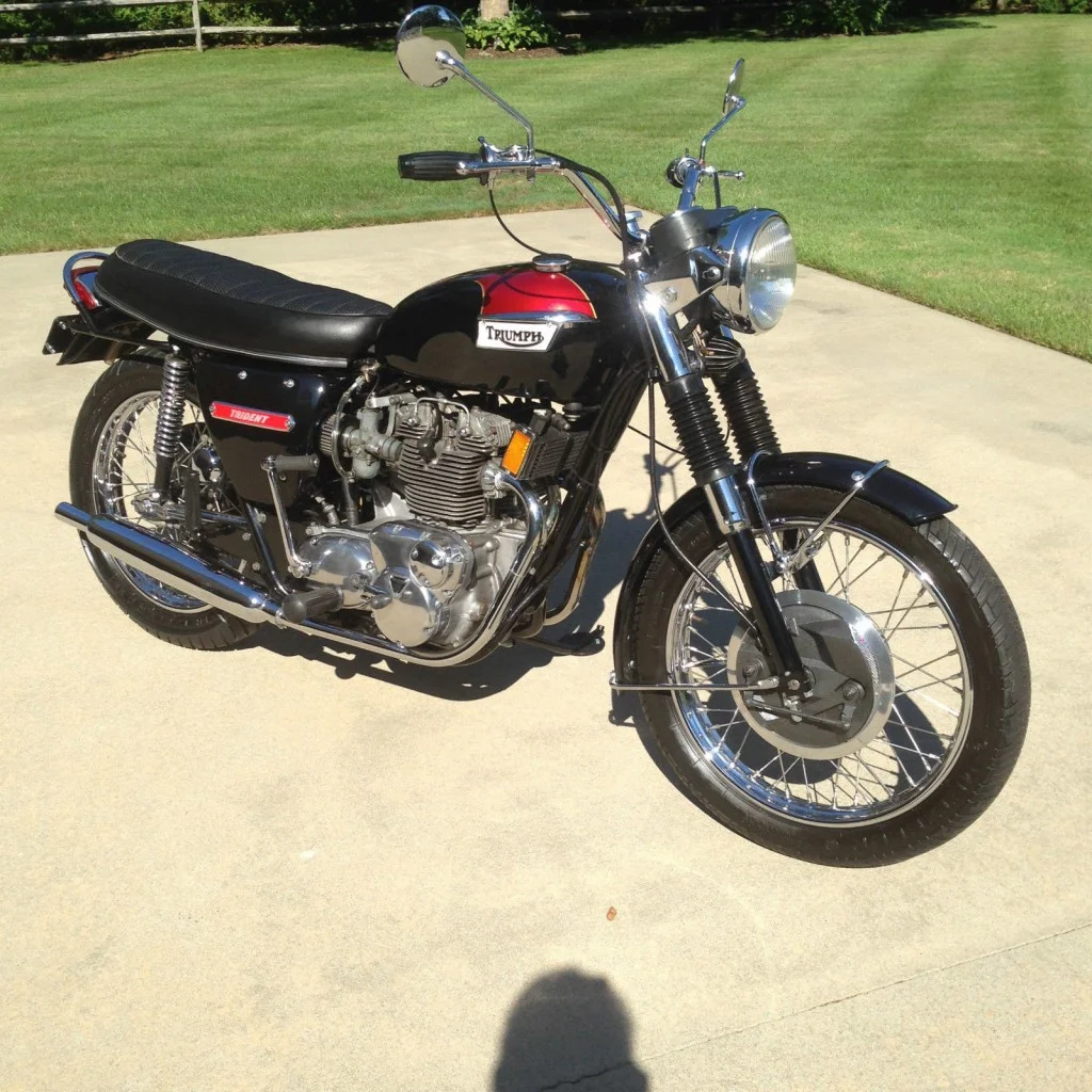 Фото Triumph Trident в сети