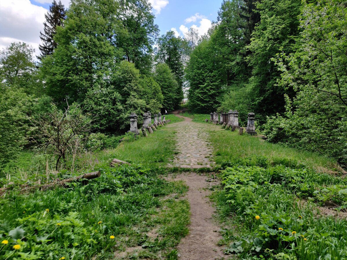 Три шага от дома в литературу
