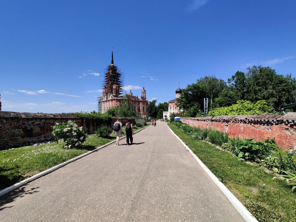 Три шага от дома в литературу