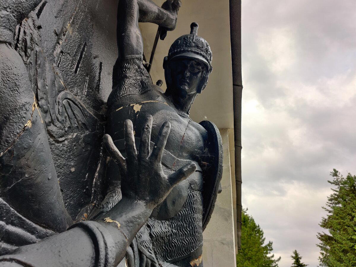 Три шага от дома в литературу