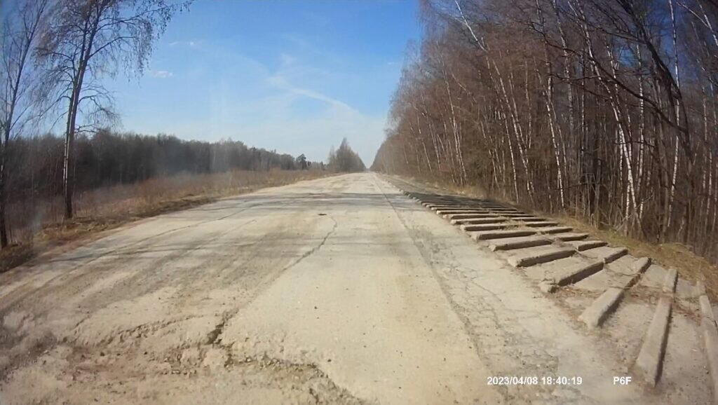 Три шага от дома, пыль неровных дорог