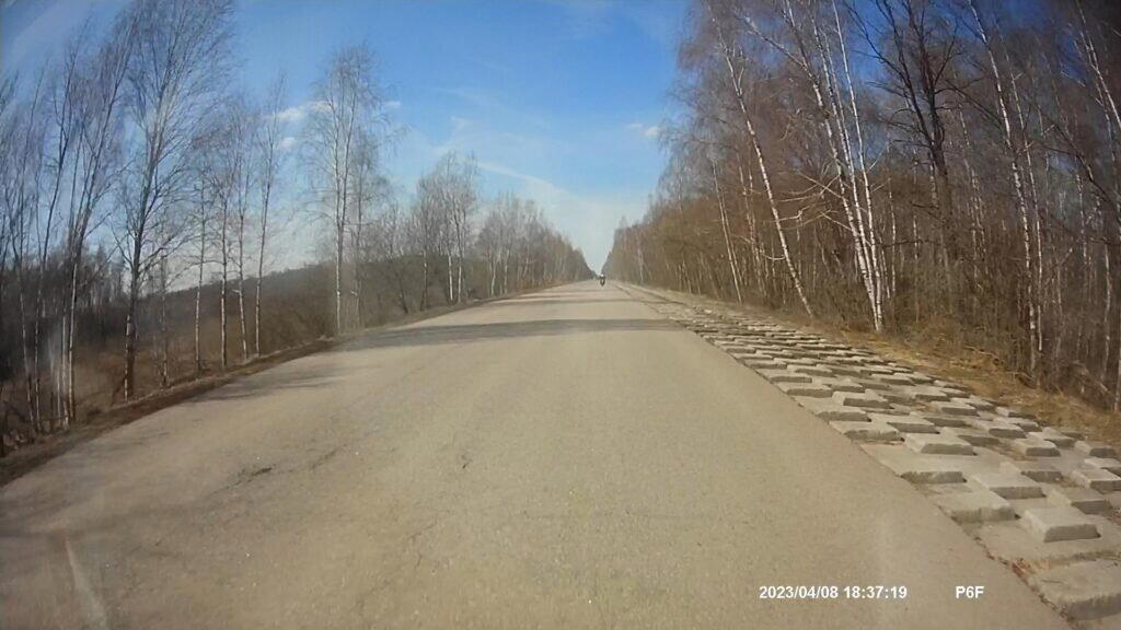 Три шага от дома, пыль неровных дорог