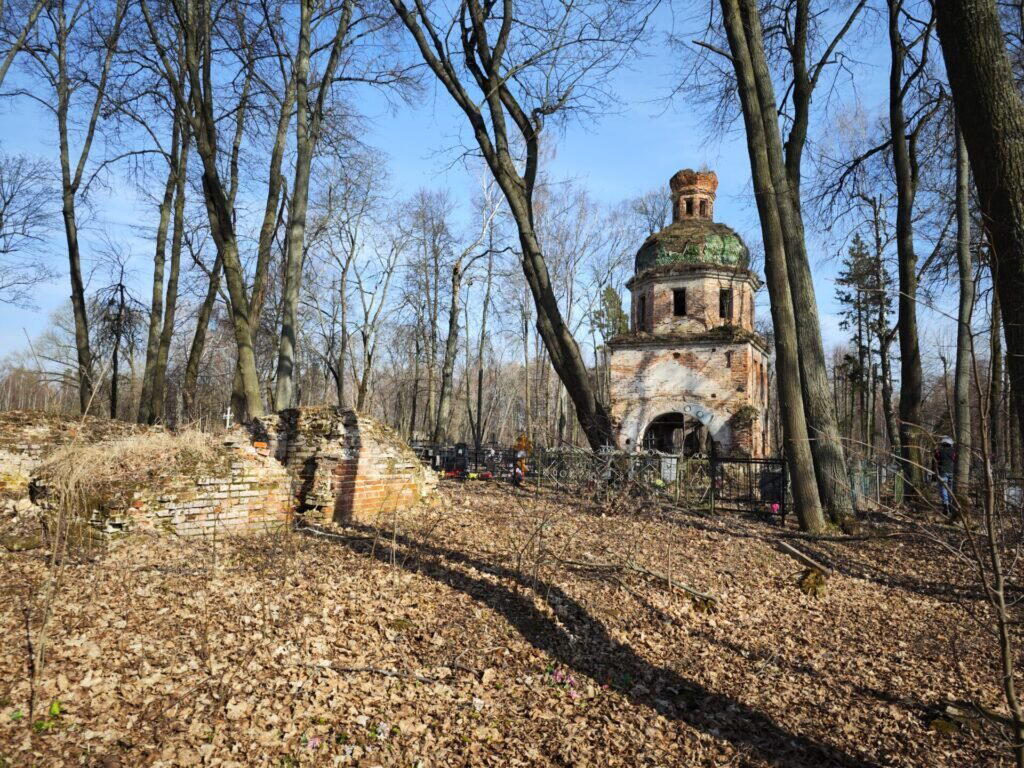 Три шага от дома, пыль неровных дорог