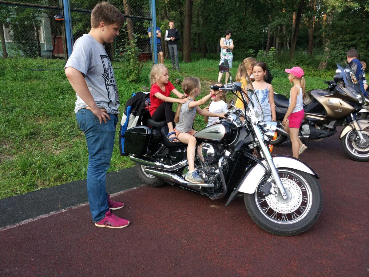 Мотоциклы в лагере
