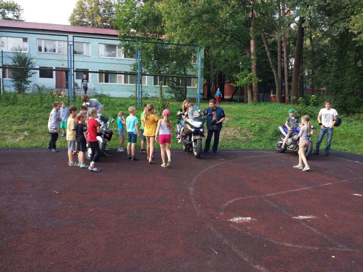 Мотоциклы в лагере