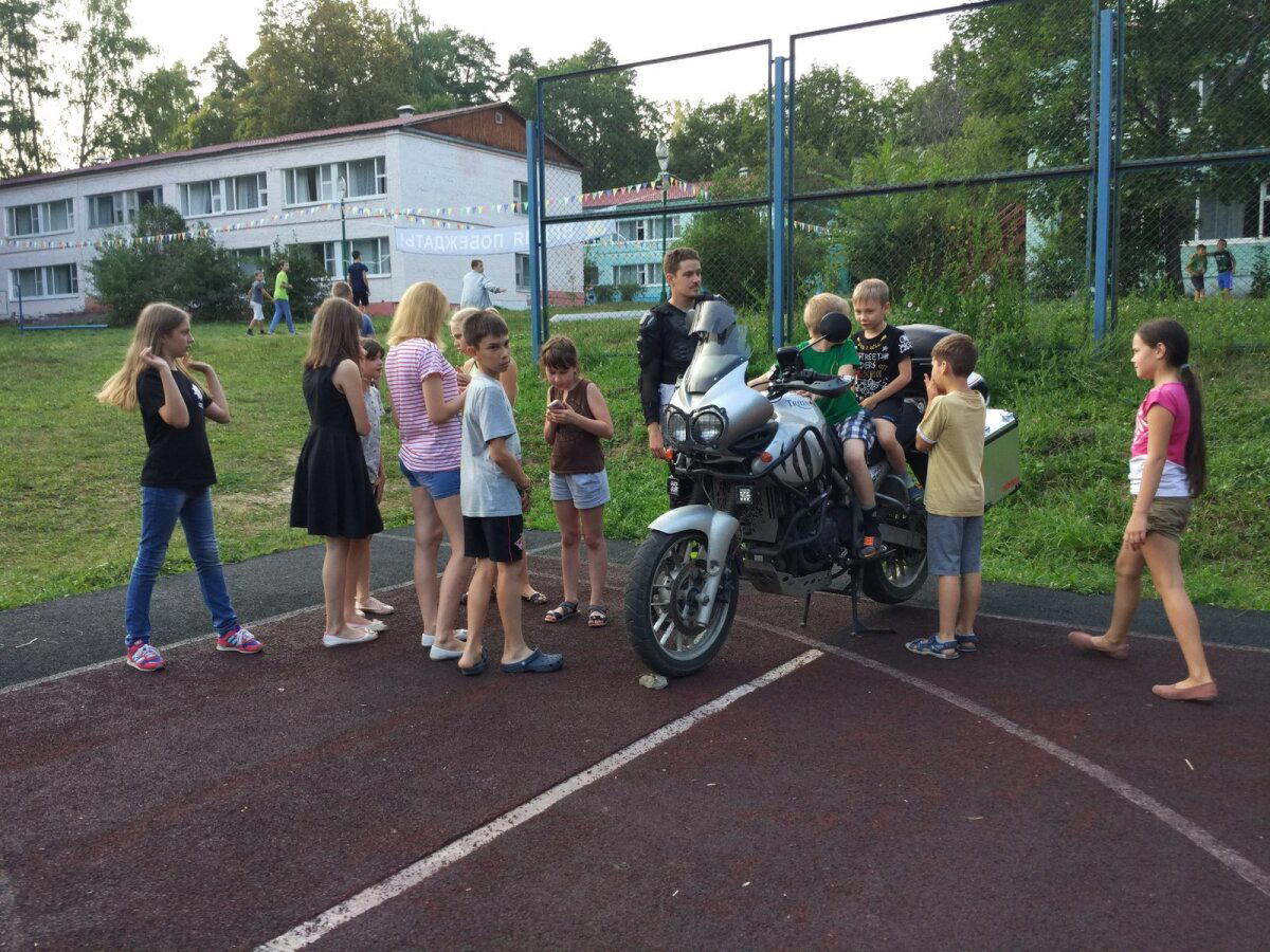 Мотоциклы в лагере
