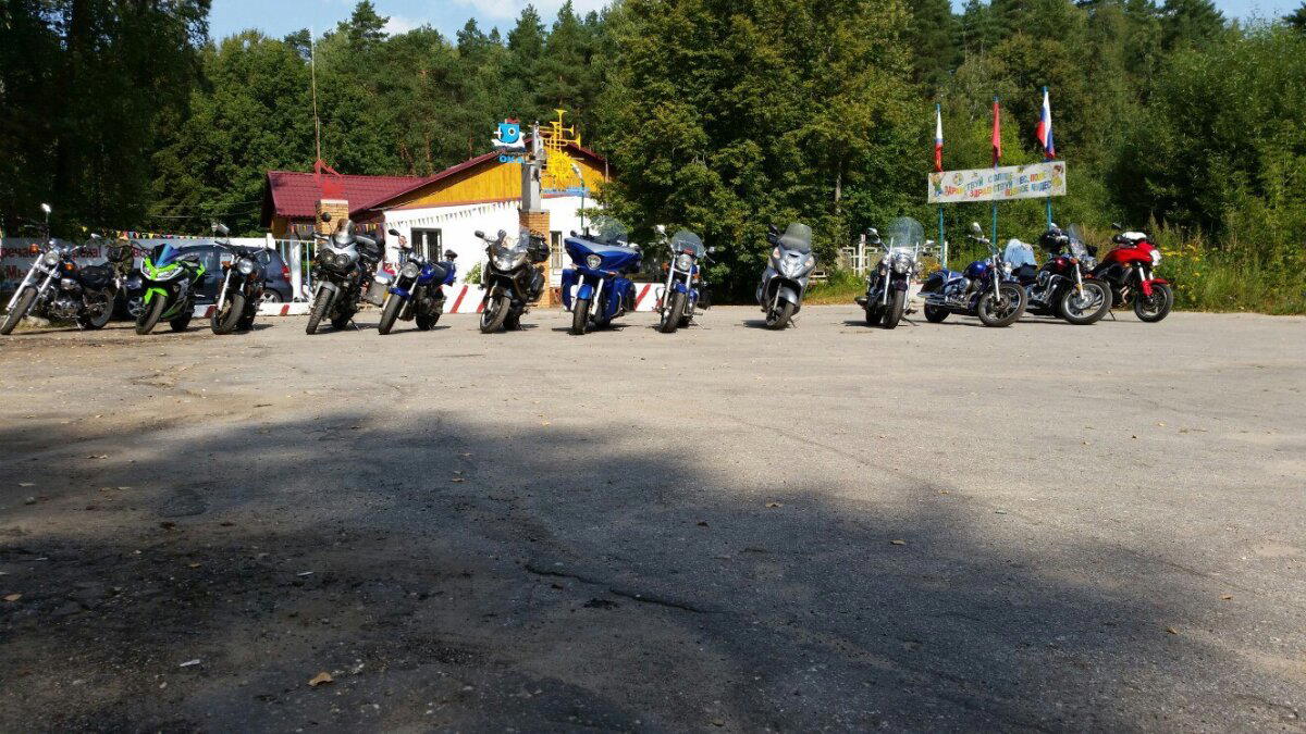 Мотоциклы в лагере