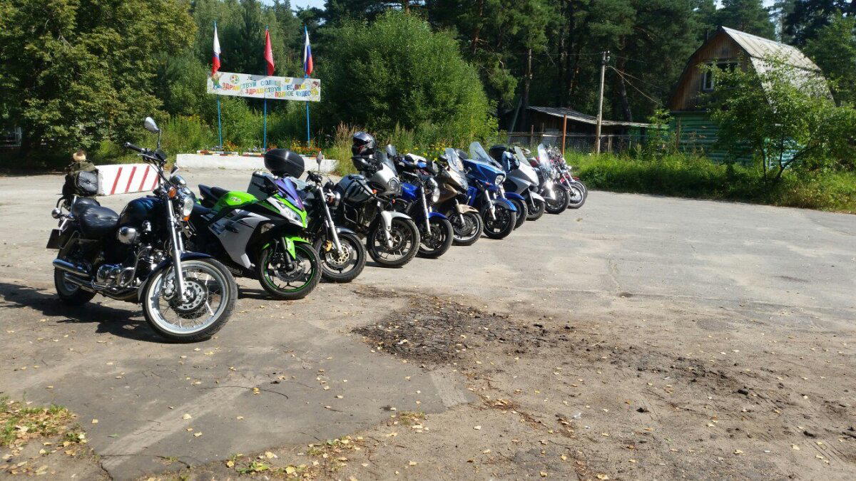 Мотоциклы в лагере