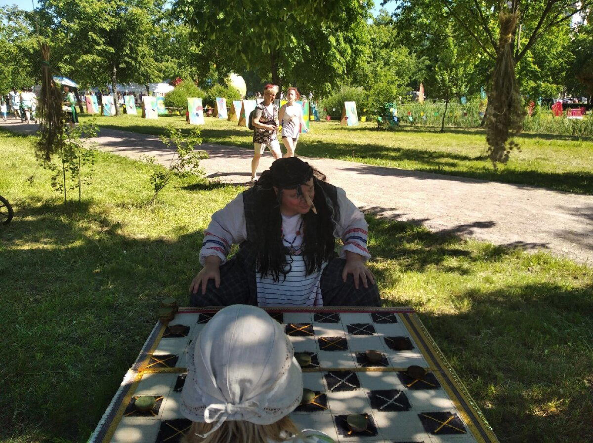 Столько праздников, и всё в один день)))