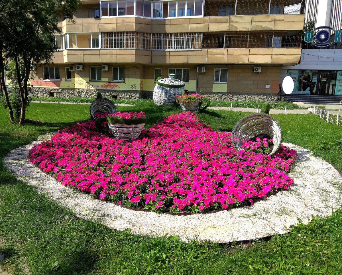 Чайный сервиз с сахаром в русском стиле.