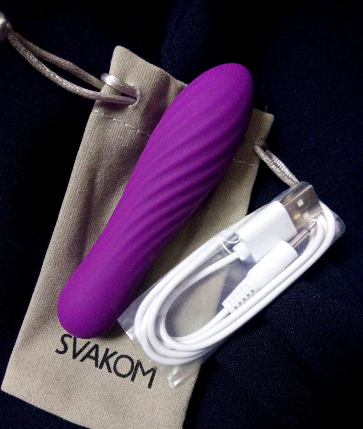 Поиграем? Минивибратор Satisfyer Dark Desire