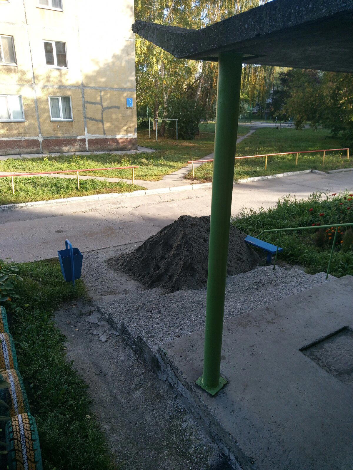 Портрет главного источника новостей во дворе за неделю