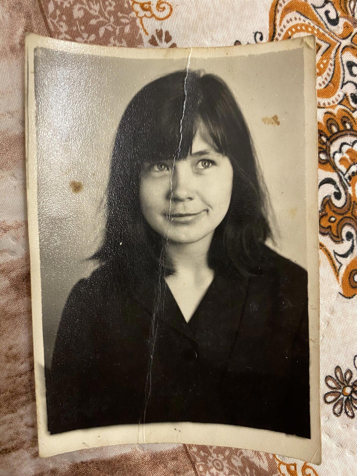 Бабушка супруги. Здесь ей 18 лет. Завтра ей 73. Впервые увидел ее фото в молодом возрасте, удивился какая красивая.