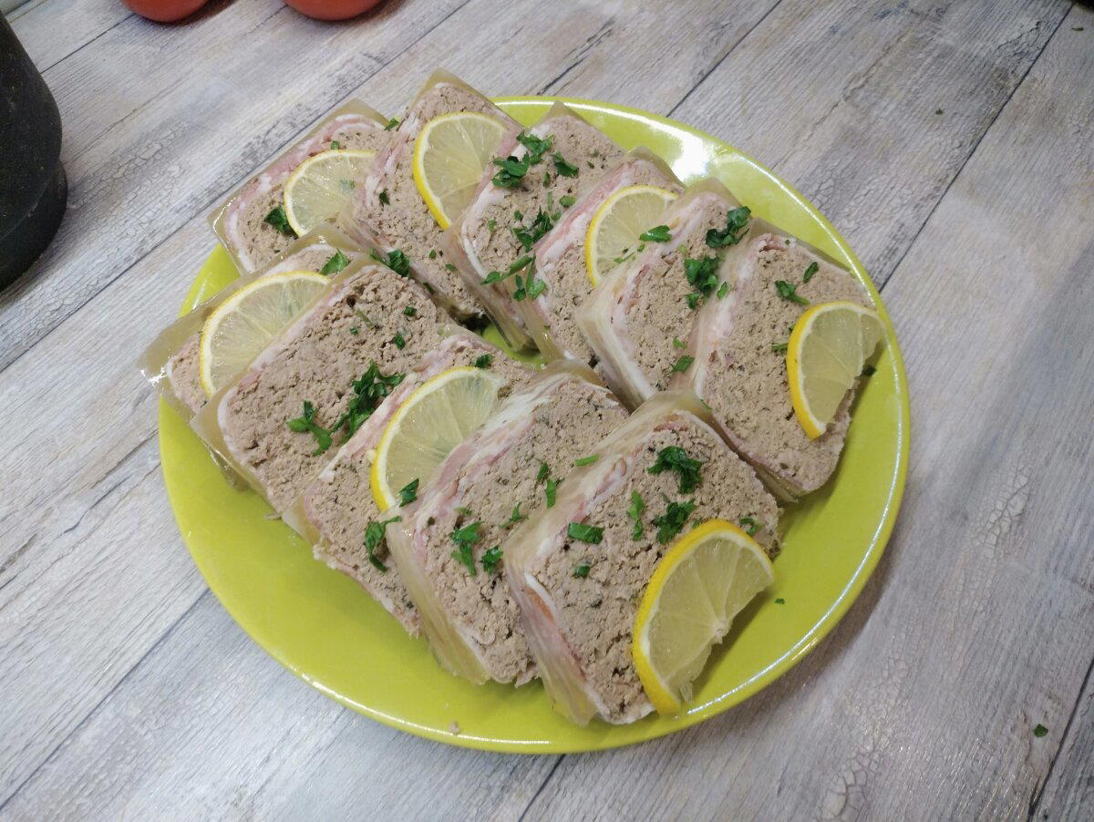 Последний аккорд каникул - террин с коньяком, беконом и желе